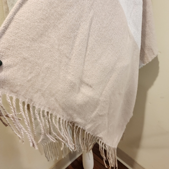 SOIA & KIO Color Block Fringe Poncho - Picture 7 of 10